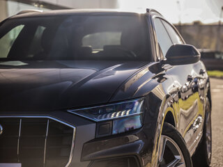 2019 Audi Q8 55 TFSI I (4M), коричневый, 5499000 рублей, вид 2