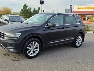 2017 Volkswagen Tiguan II, чёрный, 2300000 рублей, вид 1