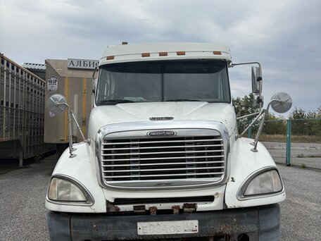 2003 Freightliner Columbia, белый, 3000000 рублей, вид 4