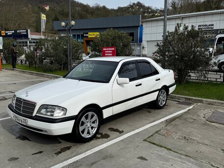 1994 Mercedes-Benz C-Класс 180 (PMS) I (W202), белый, 390000 рублей, вид 1