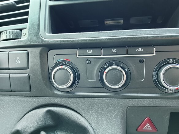2011 Volkswagen Transporter, белый, 1100000 рублей - вид 22