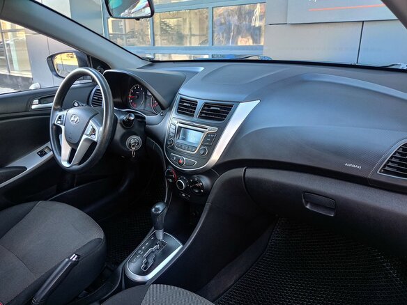2012 Hyundai Solaris I, серебристый, 765000 рублей - вид 5