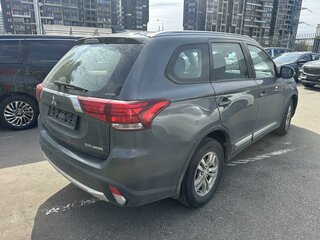 2018 Mitsubishi Outlander III Рестайлинг 3, серый, 1449000 рублей, вид 3