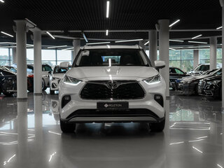 2025 Toyota Highlander IV (XU70), белый, 5200000 рублей, вид 3