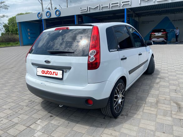 2007 Ford Fiesta Mk5, белый, 400000 рублей - вид 5