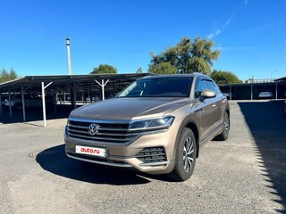 2018 Volkswagen Touareg III, бежевый, 4950000 рублей, вид 1