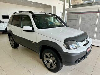 2017 Chevrolet Niva I Рестайлинг, белый, 779900 рублей, вид 1