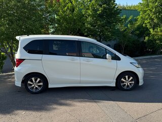 2010 Honda Freed I, белый, 980000 рублей, вид 5