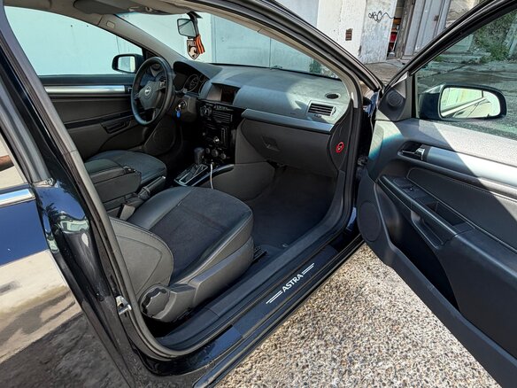 2007 Opel Astra GTC H Рестайлинг, чёрный, 535000 рублей - вид 13