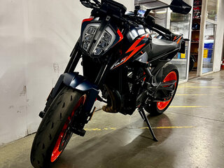 KTM 890 Duke R