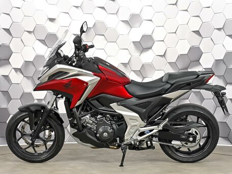 2023 Honda NC 750X, красный, 999000 рублей, вид 4