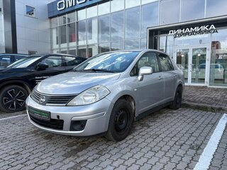 Nissan Tiida I