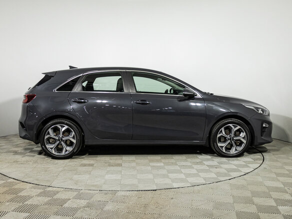 2018 Kia Ceed III, серый, 1840000 рублей - вид 3