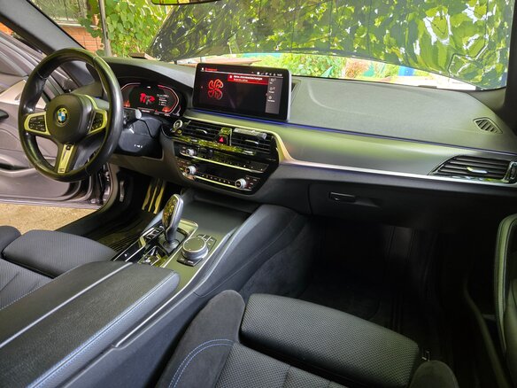 2021 BMW 5 серии 520d xDrive VII (G30/G31/G38) Рестайлинг, чёрный, 4100000 рублей - вид 4