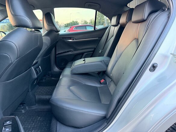 2018 Toyota Camry VIII (XV70), серебристый, 2499000 рублей - вид 25