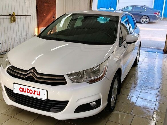 2012 Citroen C4 II, белый, 750000 рублей