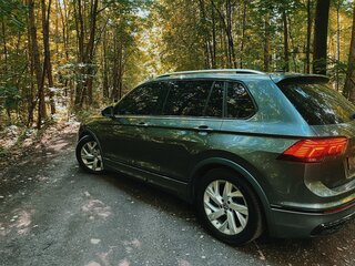 2021 Volkswagen Tiguan II Рестайлинг, серый, 2750000 рублей, вид 4
