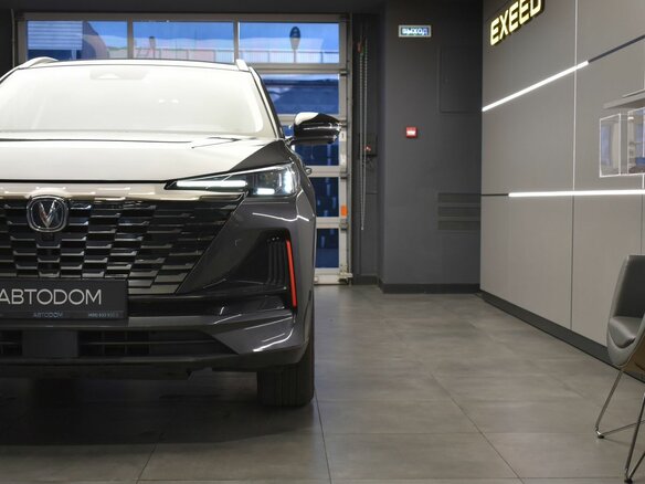 2023 Changan CS55 Plus II, серый, 1697000 рублей - вид 3