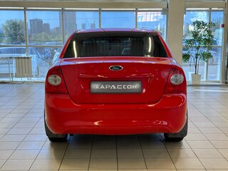 2010 Ford Focus II Рестайлинг, красный, 505000 рублей, вид 4