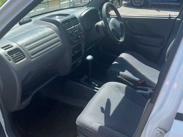 2000 Suzuki Swift I (Japan), белый, 325000 рублей - вид 12