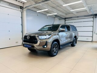 2021 Toyota Hilux VIII Рестайлинг 2, коричневый, 4999900 рублей, вид 2