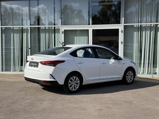 2022 Hyundai Solaris II Рестайлинг, белый, 1550000 рублей, вид 5