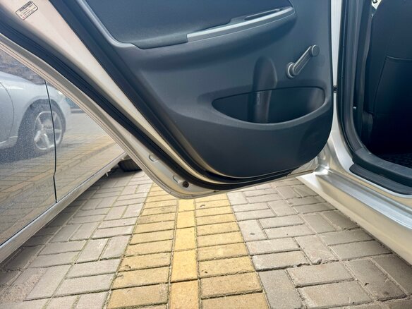 2011 Toyota Corolla X (E140, E150) Рестайлинг, серебристый - вид 29