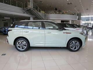 2025 Hongqi HS3, зелёный, 3269000 рублей, вид 5