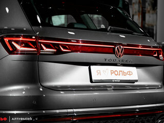 2026 Volkswagen Touareg III Рестайлинг, серый, 13500000 рублей, вид 3