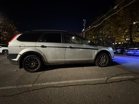 2008 Ford Focus II Рестайлинг, серебристый, 300000 рублей, вид 2