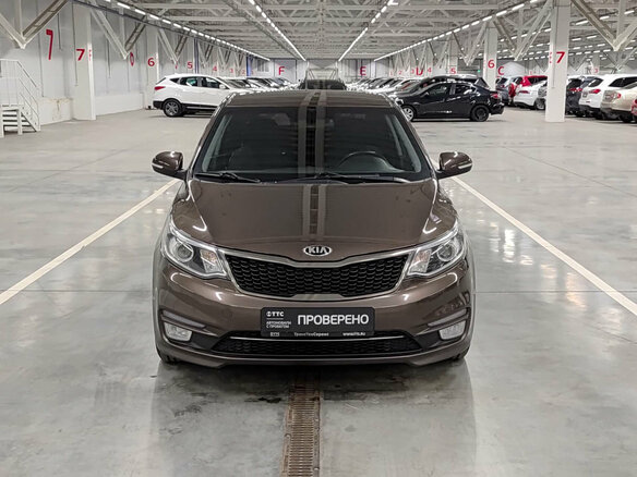 2015 Kia Rio III Рестайлинг, коричневый, 839000 рублей - вид 1