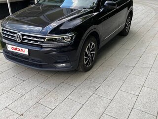 2019 Volkswagen Tiguan II, чёрный, 2250000 рублей, вид 2