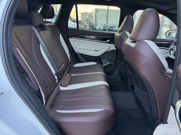2024 Geely Monjaro I, белый, 3740000 рублей - вид 8