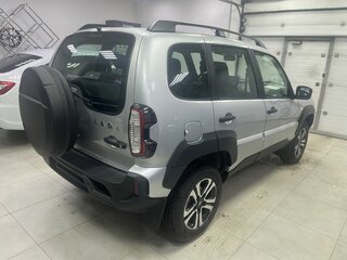 2026 Lada (ВАЗ) Niva Travel I Рестайлинг, серебристый, 1755900 рублей, вид 4