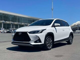 2023 Toyota Yaris L X XP150 Рестайлинг, белый, 1010000 рублей, вид 1