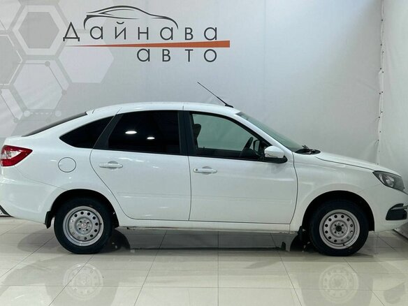 2026 Lada (ВАЗ) Granta I Рестайлинг, белый - вид 3