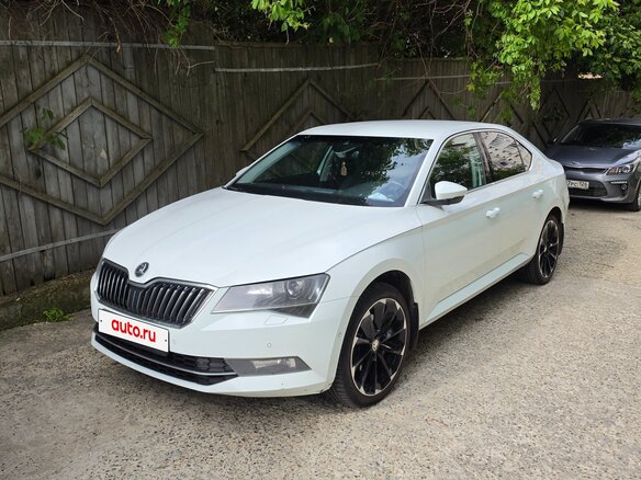 2018 Skoda Superb III, белый, 2000000 рублей