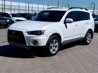 2010 Mitsubishi Outlander II Рестайлинг, белый, 1249990 рублей, вид 3