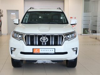 2020 Toyota Land Cruiser Prado 150 Series Рестайлинг 2, белый, 5690000 рублей, вид 3