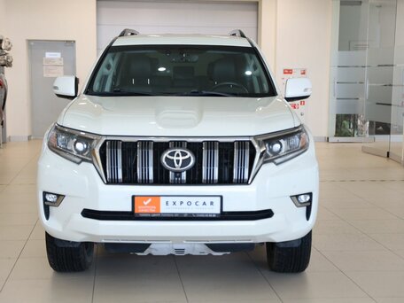 2020 Toyota Land Cruiser Prado 150 Series Рестайлинг 2, белый, 5999000 рублей, вид 3