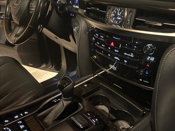 2016 Lexus LX 570 III Рестайлинг 2, чёрный, 8300000 рублей - вид 9