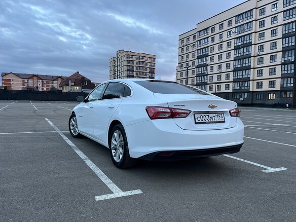 2020 Chevrolet Malibu IX Рестайлинг, белый, 1350000 рублей - вид 4