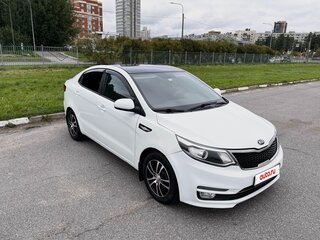 2017 Kia Rio III Рестайлинг, белый, 1150000 рублей, вид 3