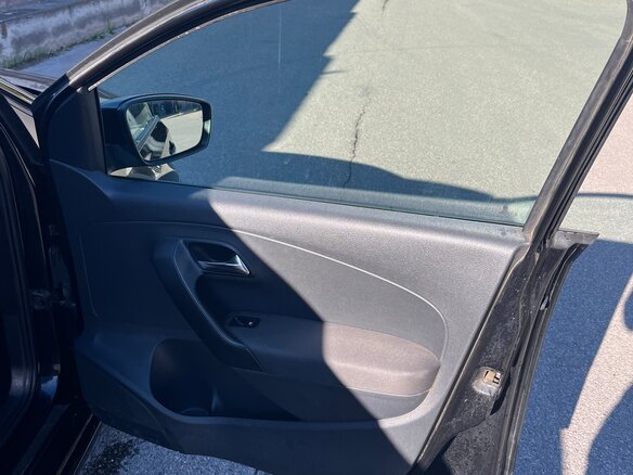 2015 Volkswagen Polo V, чёрный, 750000 рублей - вид 13