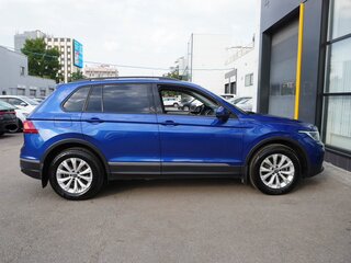 2021 Volkswagen Tiguan II Рестайлинг, синий, 2680000 рублей, вид 4