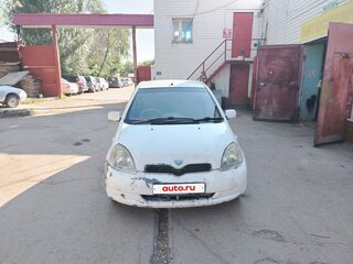 1999 Toyota Vitz I (P10), белый, 190000 рублей, вид 3