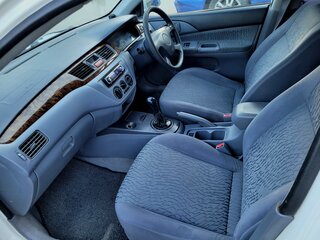 2001 Mitsubishi Lancer Cedia IX, белый, 270000 рублей, вид 5