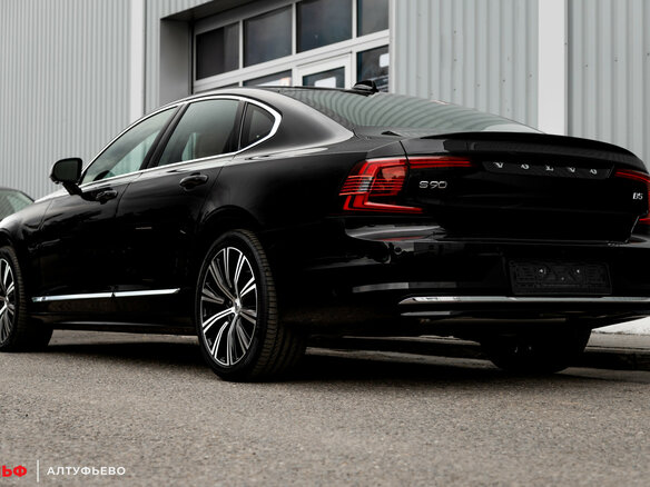 2024 Volvo S90 II Рестайлинг, чёрный - вид 2