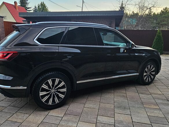 2018 Volkswagen Touareg III, коричневый, 5080000 рублей - вид 6