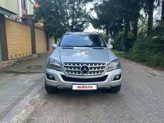 2009 Mercedes-Benz M-Класс 350 II (W164) Рестайлинг, серебристый, 1450000 рублей, вид 4